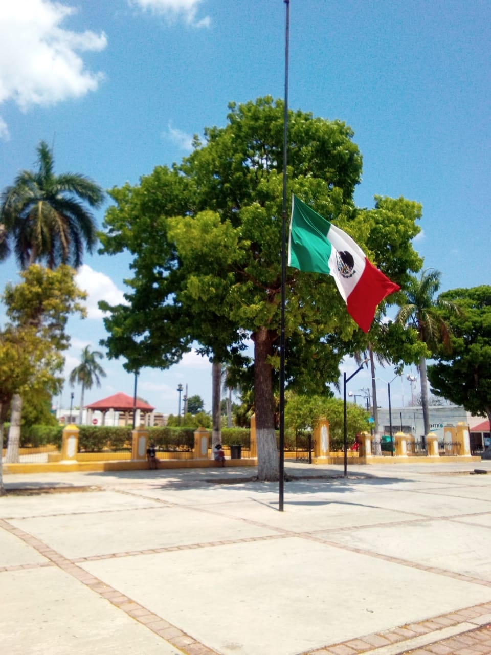 Tixkokob se une al luto nacional tras desplome de la Línea 12 del Metro en la CDMX