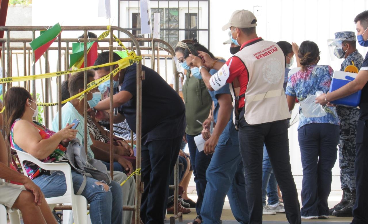 Cozumel: Agotan más de dos mil vacunas contra COVID-19 en colonia San Gervasio