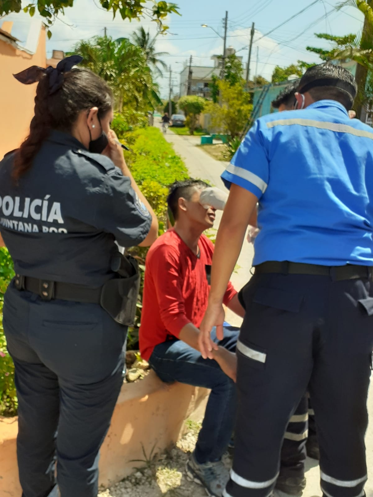 El hombre fue atendido por paramédicos luego de la golpiza