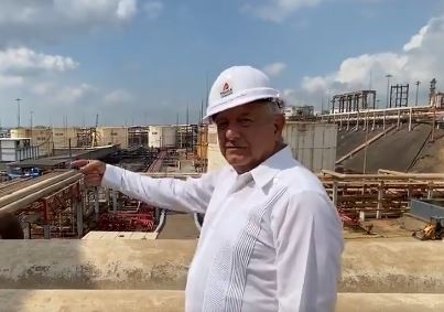 AMLO, en su vista a la refinería de Minatitlán