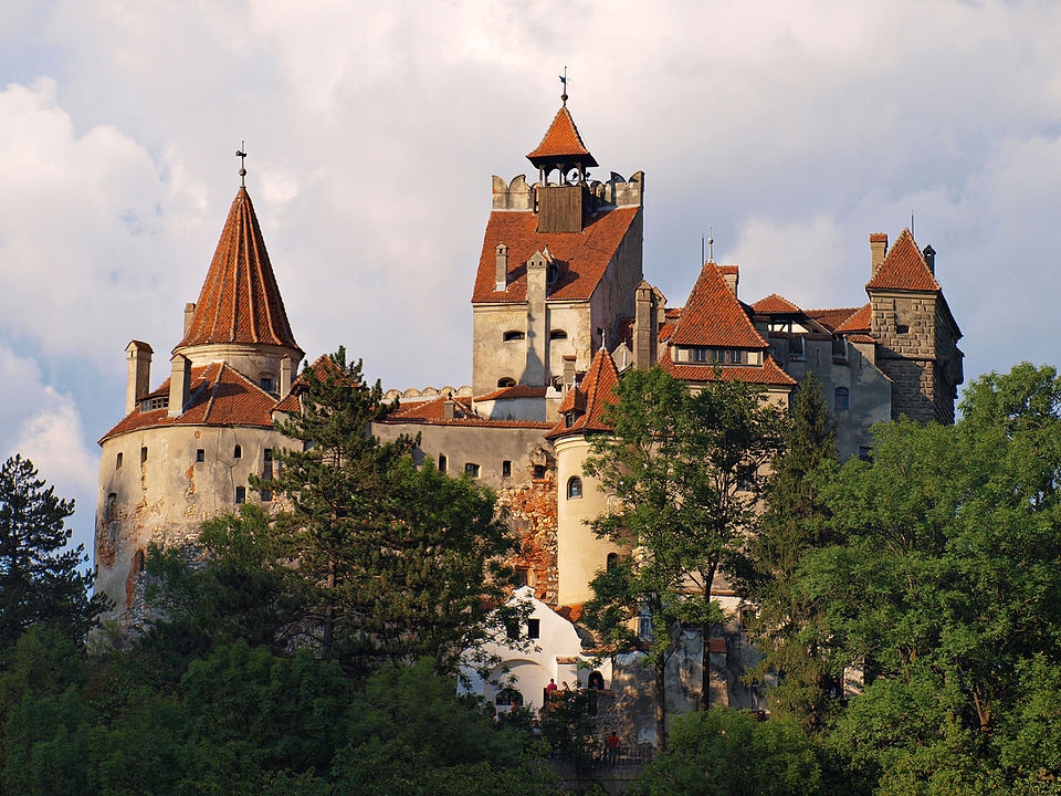 Castillo de Drácula es sitio de vacunación contra el COVID-19