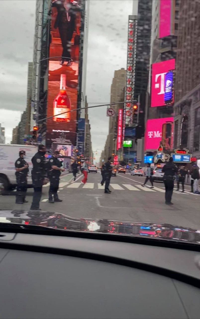 Mujer y niña resultan heridas en tiroteo en Times Square, Nueva York: VIDEO