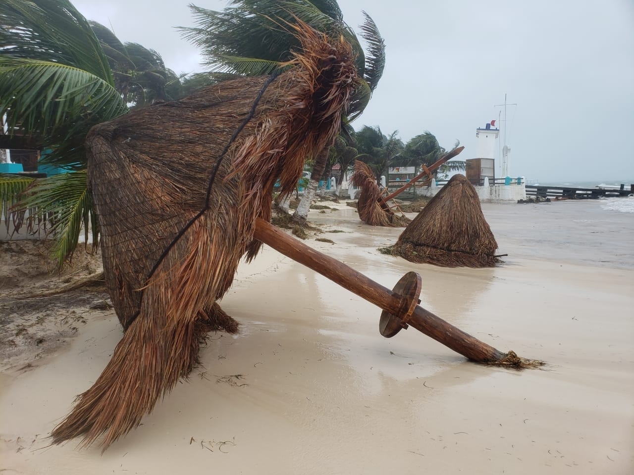 Perturbación llega al Mar Caribe; mantiene posible trayectoria a Quintana Roo: EN VIVO