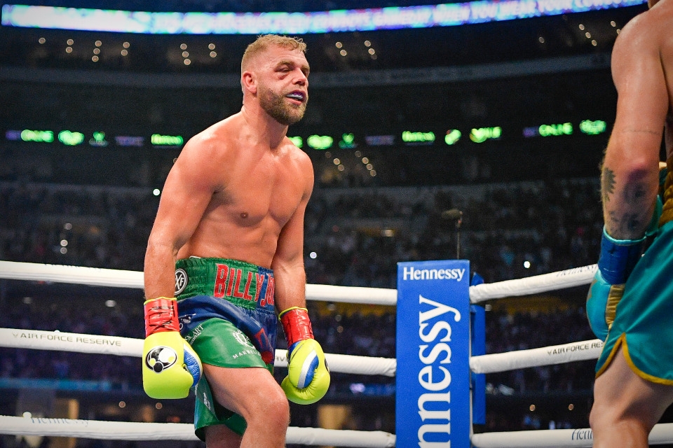 Billy Joe Saudners durante la pelea con Canelo