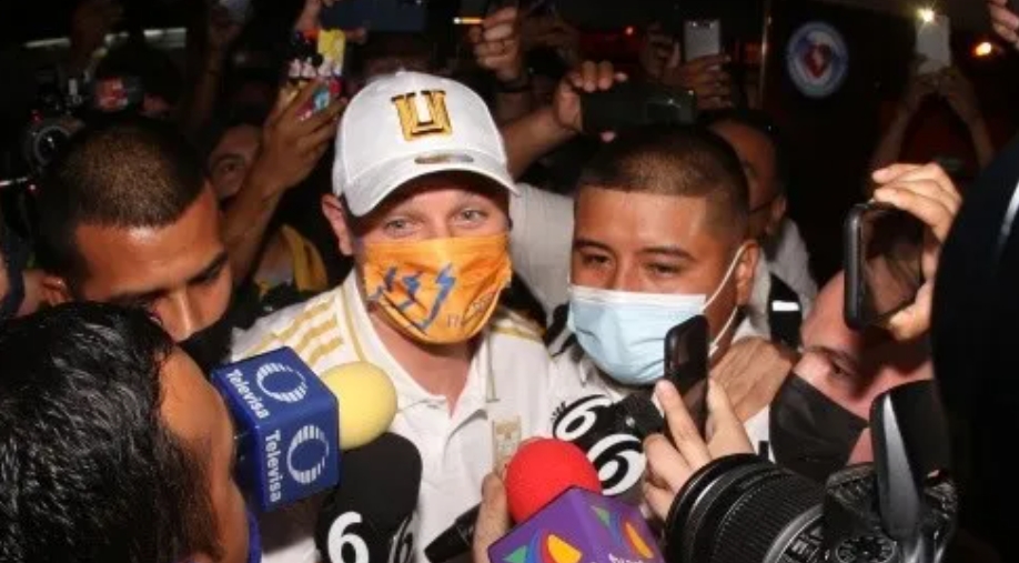 Aficionados de Tigres reciben a Florian Thauvin en Monterrey: VIDEO