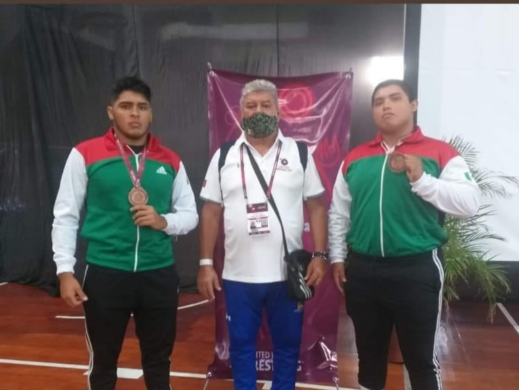 Luchadores chetumaleños ganan medalla de bronce en Morelos