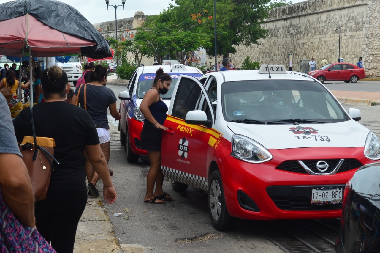 Reducen servicios de taxis por Semáforo Amarillo en Campeche