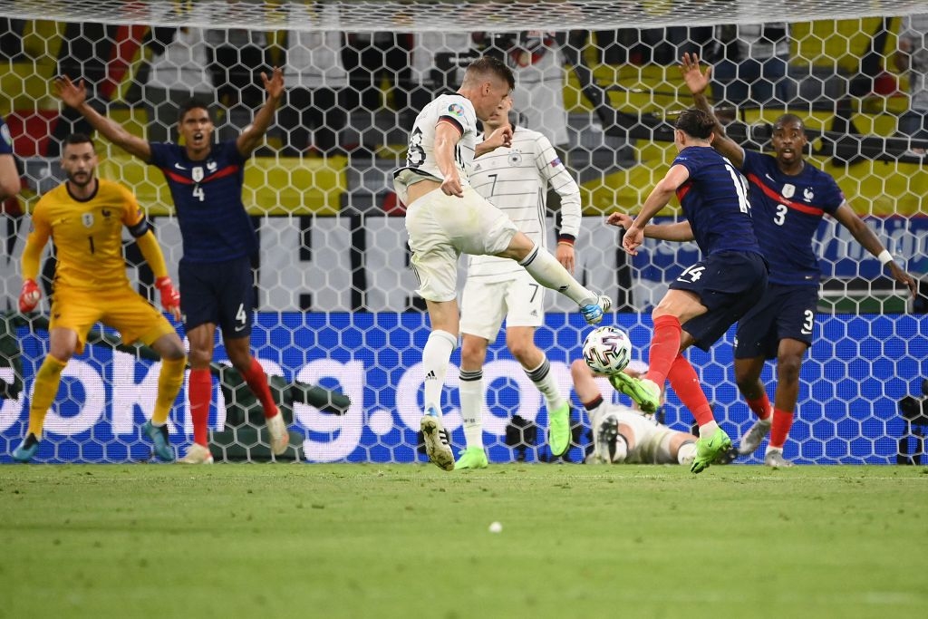 Autogol de Hummels da triunfo a Francia ante Alemania en la Eurocopa