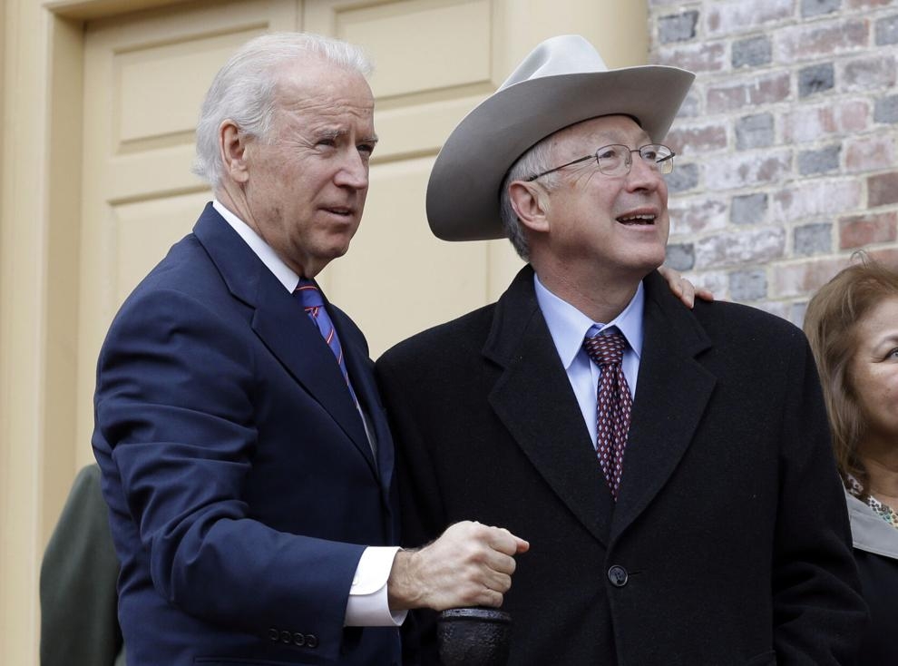 Joe Biden y Ken Salazar