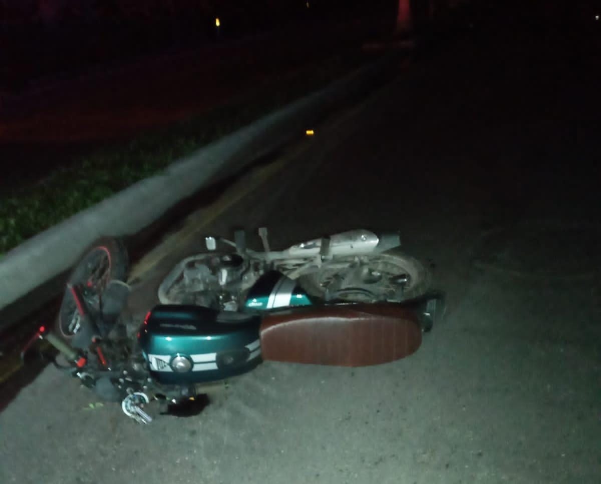 Motociclista se abre la cabeza tras chocar en Campeche