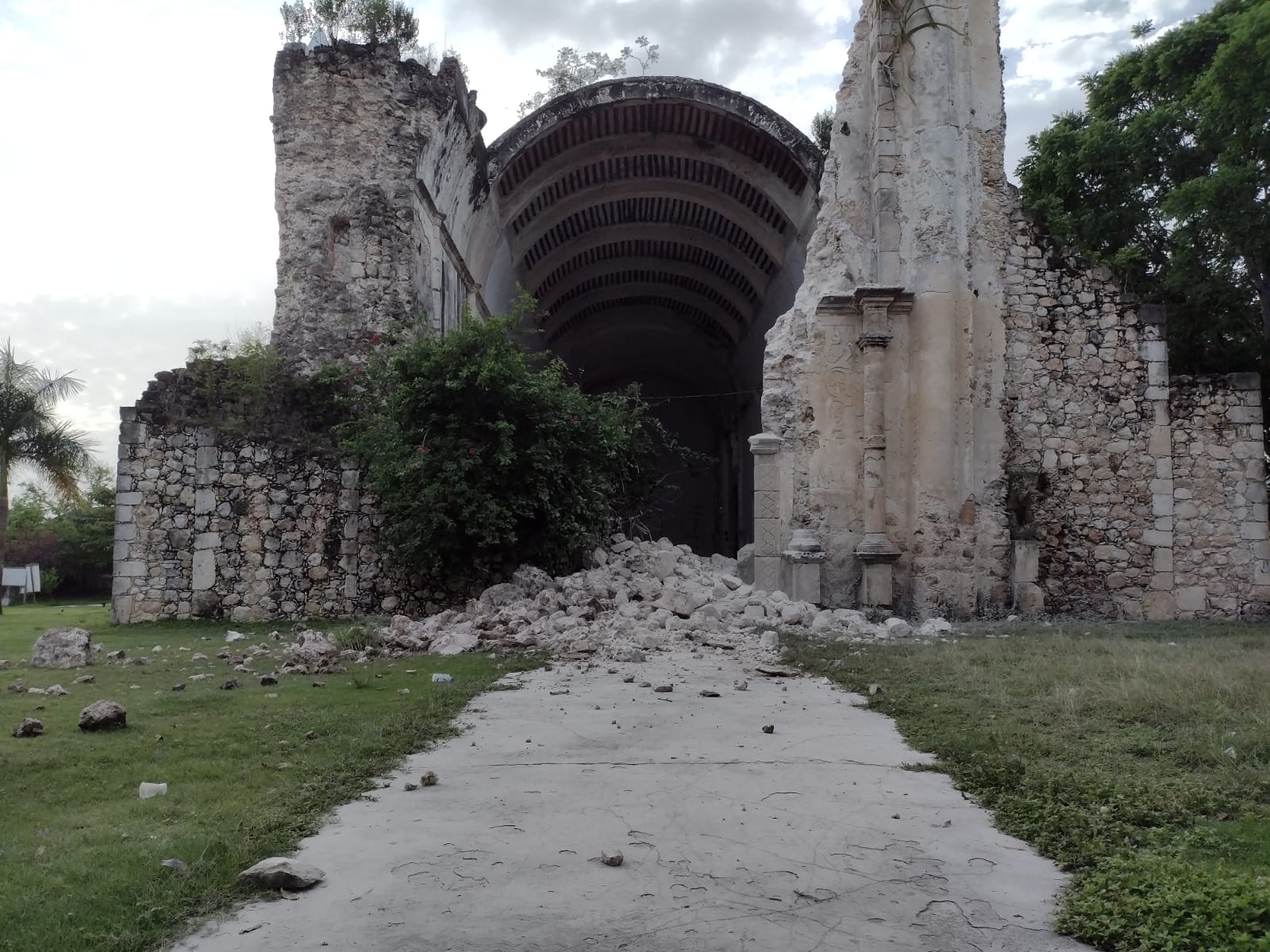 Reportan derrumbe en la Iglesia del Santo Niño Jesús en Tihosuco, Quintana Roo: VIDEO