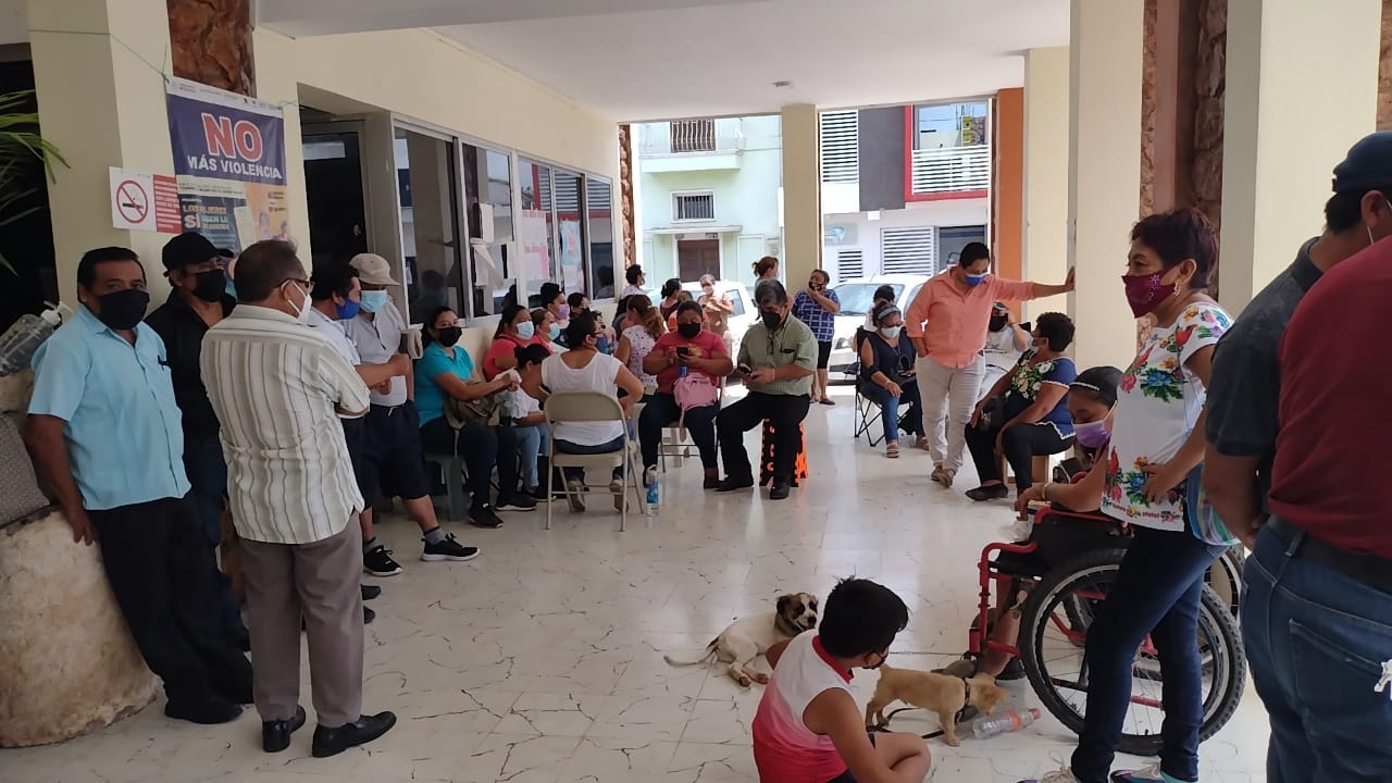 Trabajadores toman instalaciones del Palacio Municipal