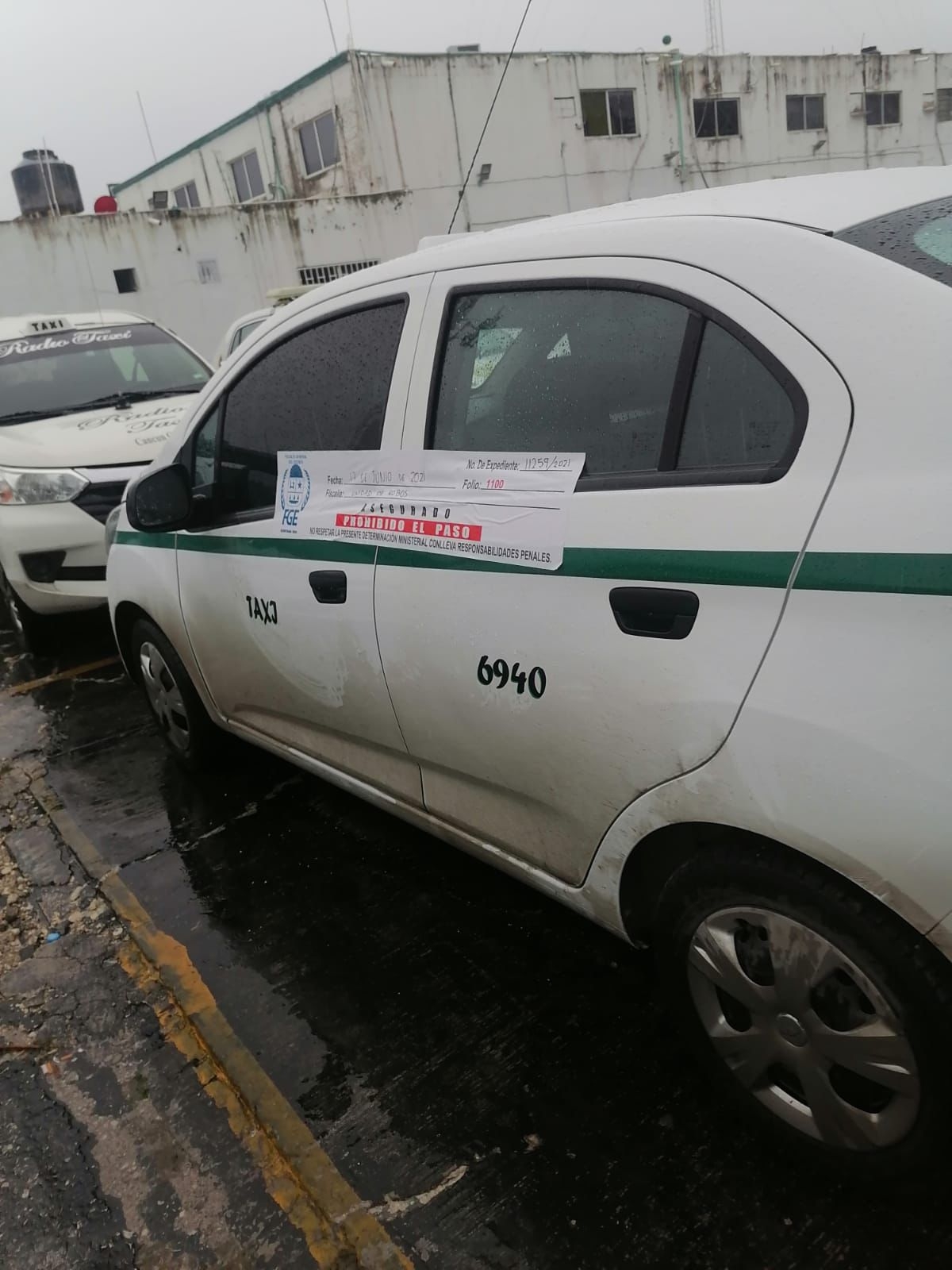 Fiscalía asegura taxi que era usado para asaltar en Cancún