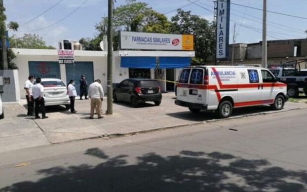 Farmacia ubicada en calzada del Centenario con calle Pucté, Chetumal