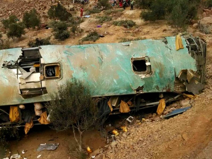 Accidente de autobús en Perú, deja al menos 27 mineros muertos