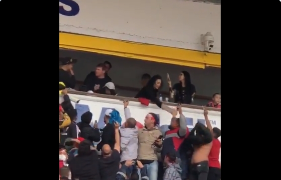 Así llegó 'Canelo' Álvarez al Estadio Jalisco para ver la pelea de Julio César Chávez: VIDEO
