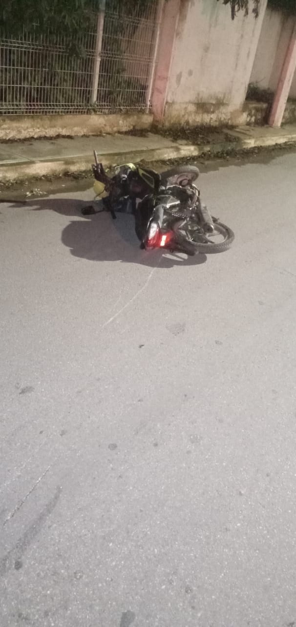 Camioneta 'fantasma' choca motocicleta y deja dos heridos de gravedad en Tekax