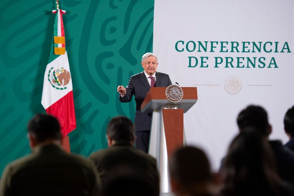 AMLO le desea pronta recuperación a Felipe Calderón tras contagiarse de COVID-19