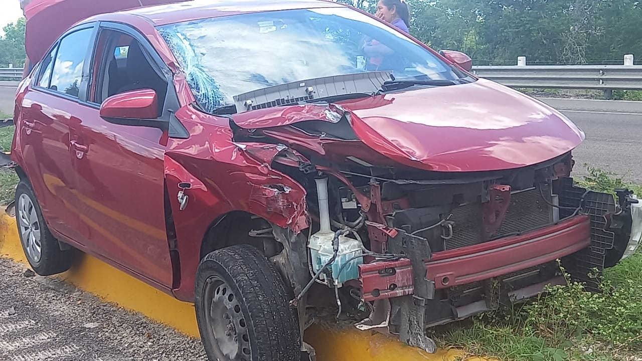 Mujer lesionada tras ser colisionada por un tráiler en carretera Campeche-Mérida