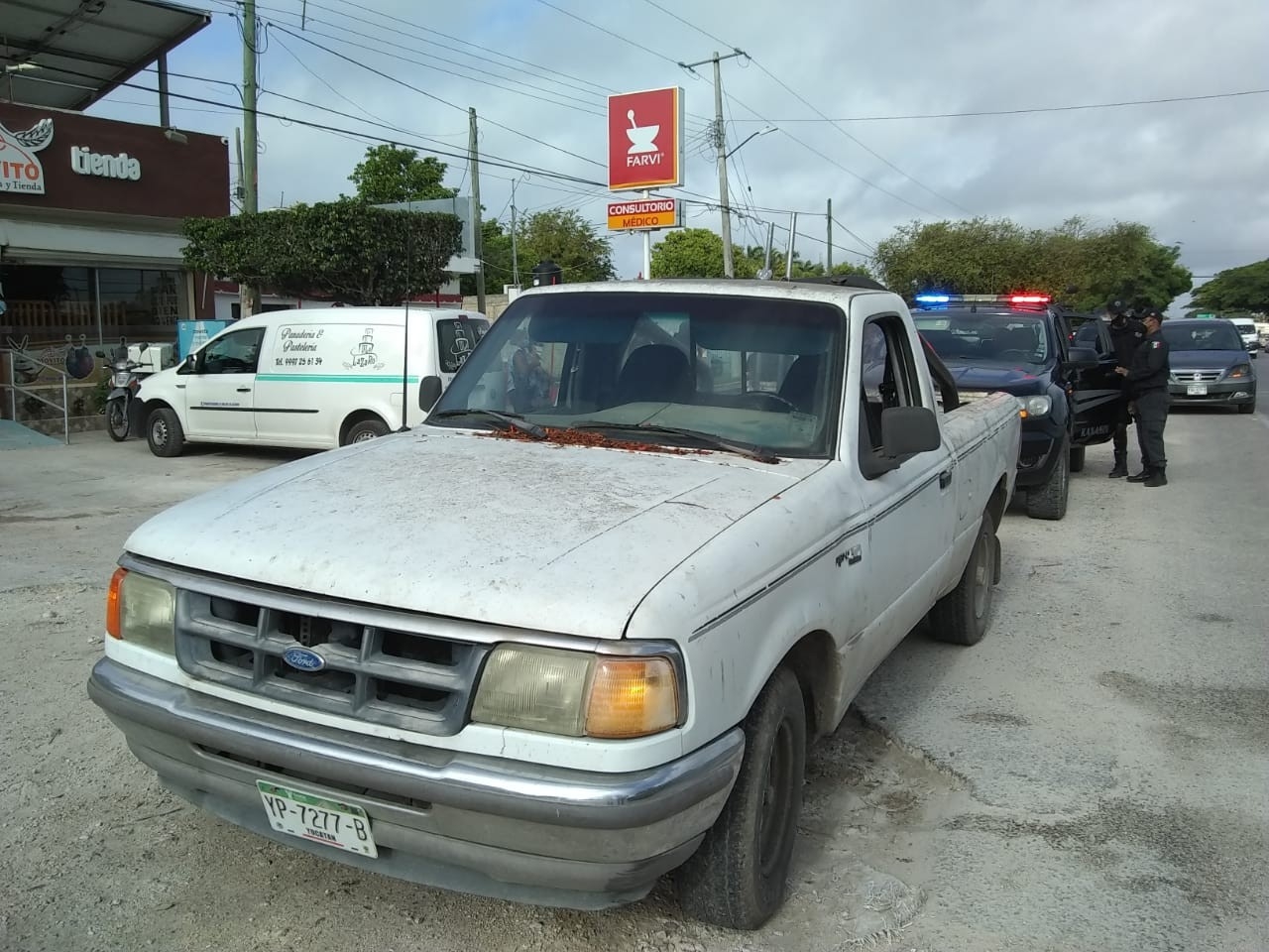 Motociclista impacta con camioneta en la carretera Mérida - Tixkokob