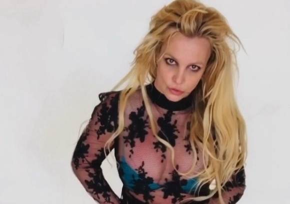 Britney Spears celebra desde las nubes su libertad tras la destitución de su padre: VIDEO