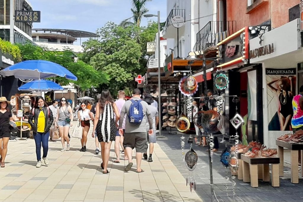 Algunos restauranteros han gastado sus ahorros y pedido préstamos para mantener los gastos de operación en Playa de Carmen