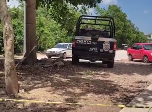 Elementos de la policía de Quintana Roo acudieron al lugar para realizar los protocolos correspondientes