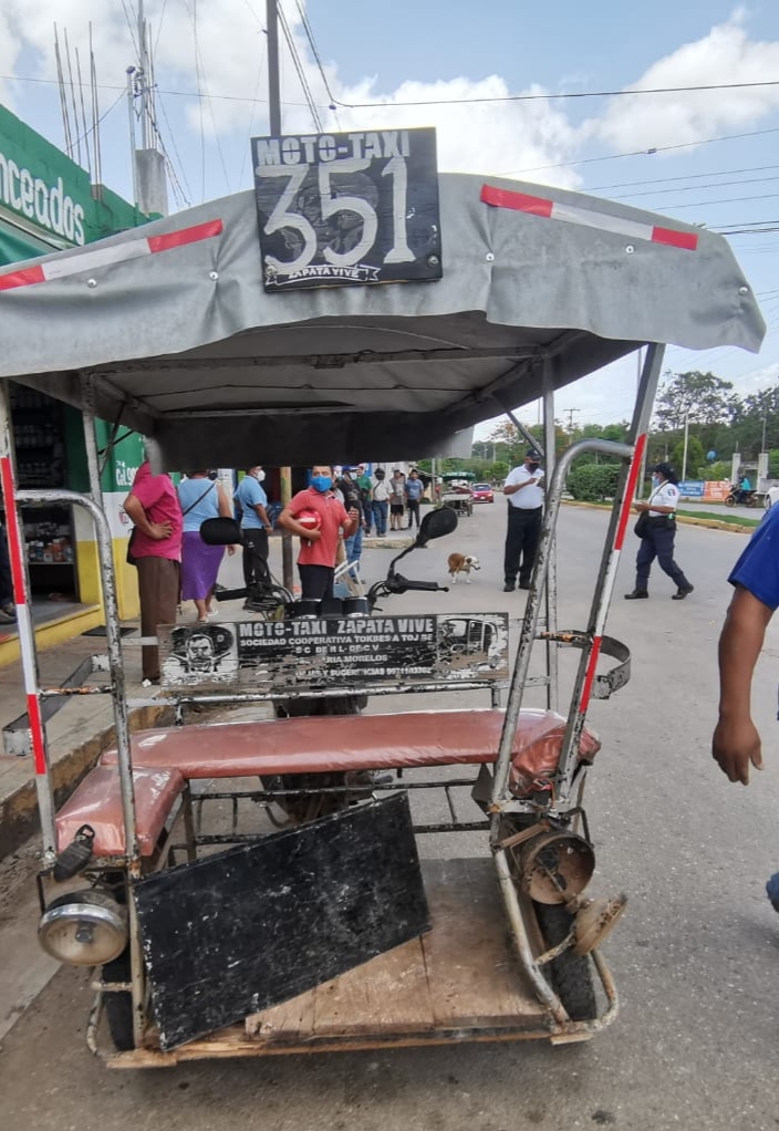 Conductor se da a la fuga tras chocar contra mototaxi en José María Morelos