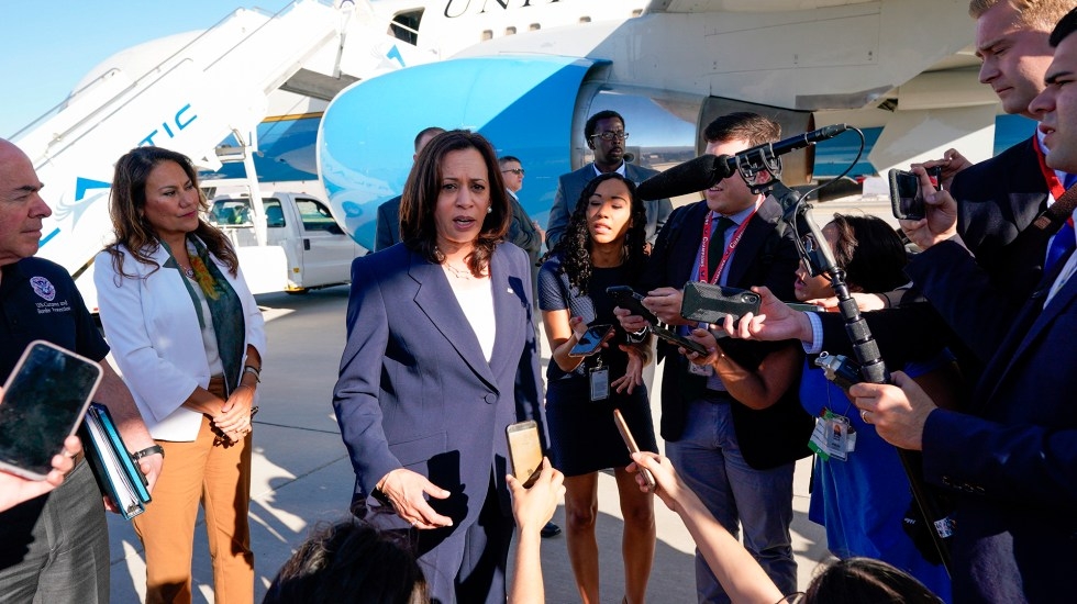 Kamala Harris llega a Texas en su gira por la frontera con México