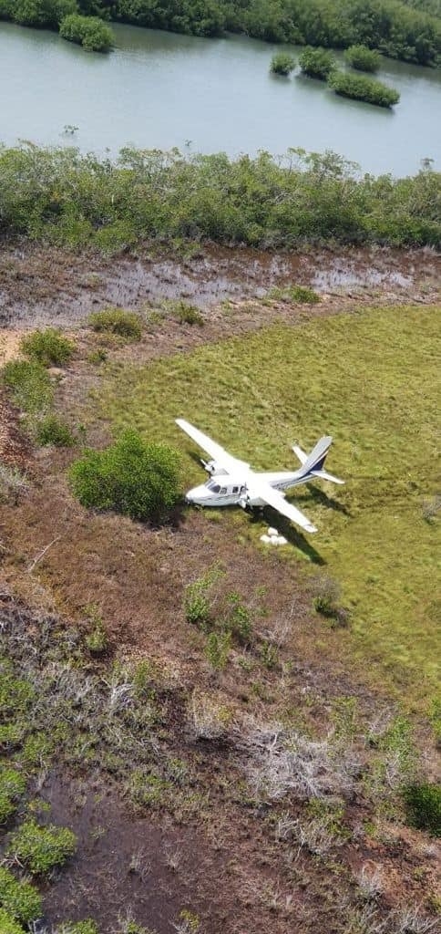 Avión con presunto cargamento de drogas aterriza en distrito de Toledo, Belice