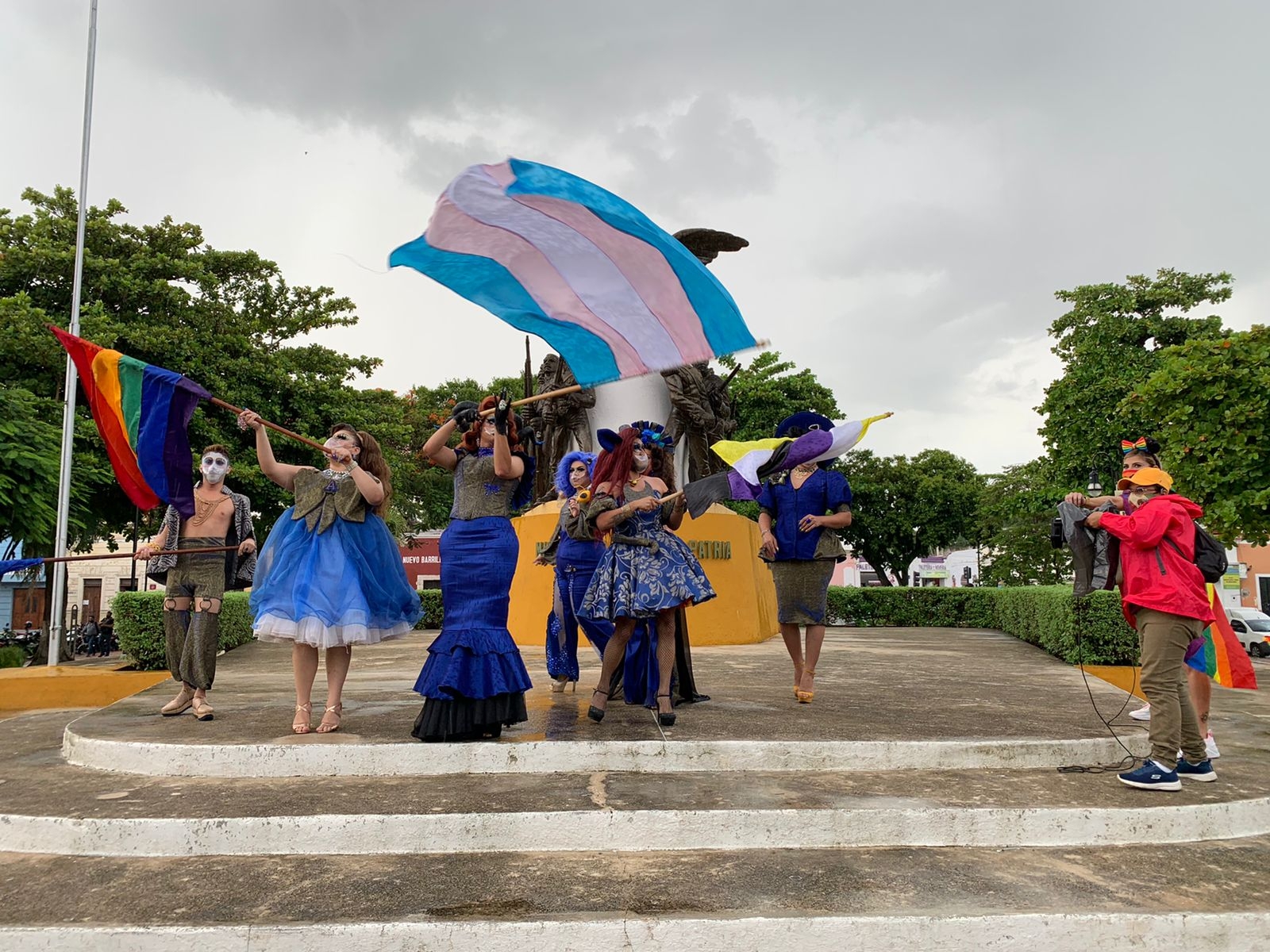 Diversas personas se reúnen en el parque de la Mejorada para iniciar la Marcha por el Orgullo Gay 2021