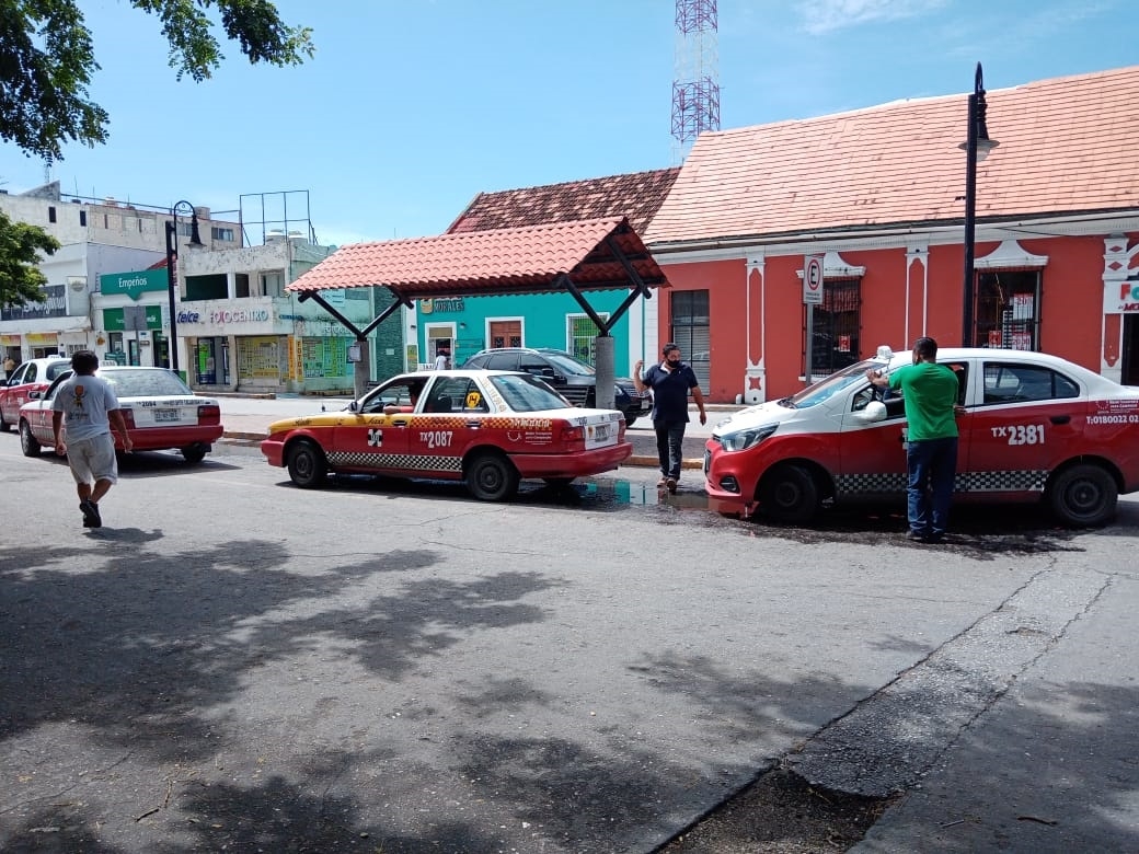 Suspensión de la Feria de Julio afecta a mil 500 taxistas en Ciudad del Carmen