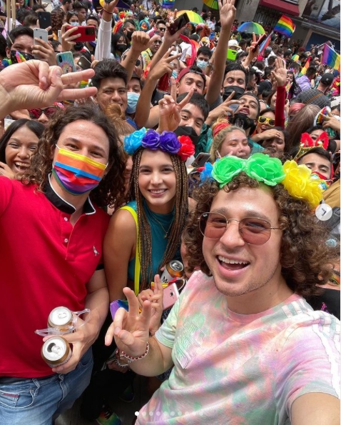 Luisito Comunica denuncia que le intentaron robar el celular en marcha del orgullo gay: VIDEO