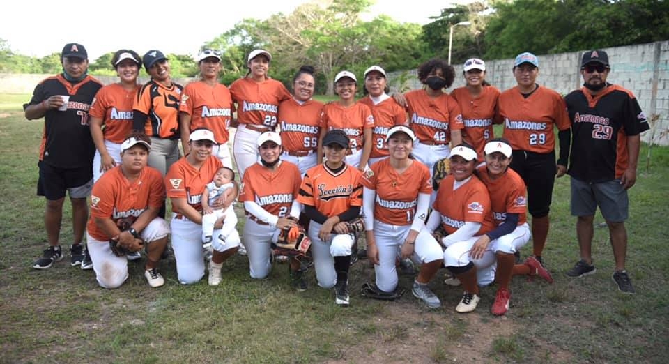 'Amazonas de Chetumal' se coronan campeonas en torneo de sóftbol femenil