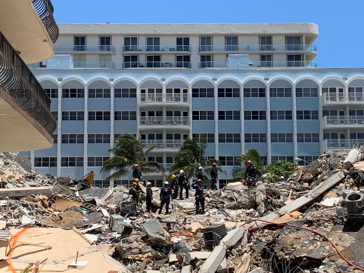 Hallan a dos niños en el derrumbe de edificio de Miami; ya son 18 muertos