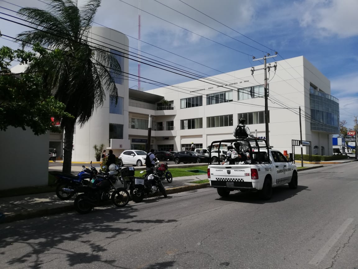 Persecución policiaca por robo en la SM 510 provoca balacera en Plaza Hollywood de Cancún