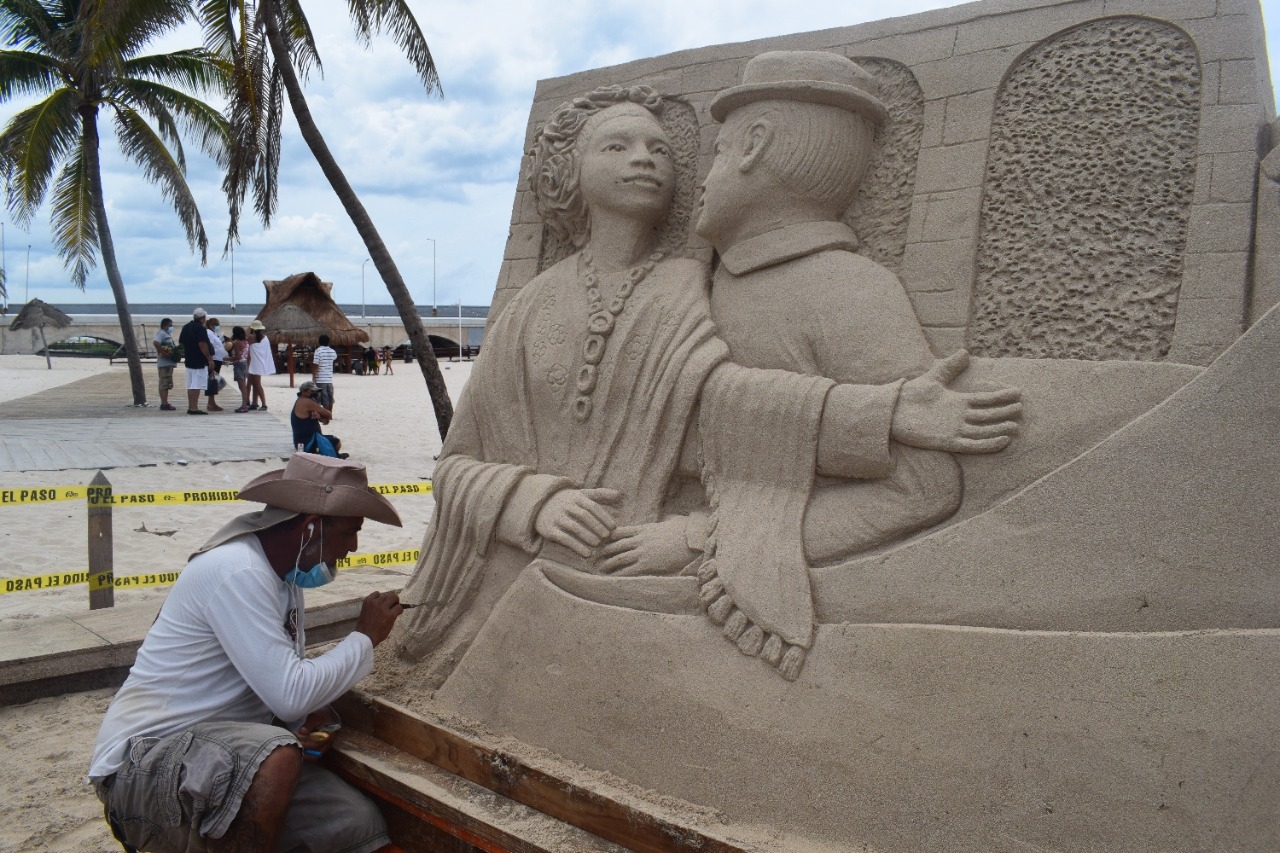 Escultores crean obras de arte con arena en Progreso