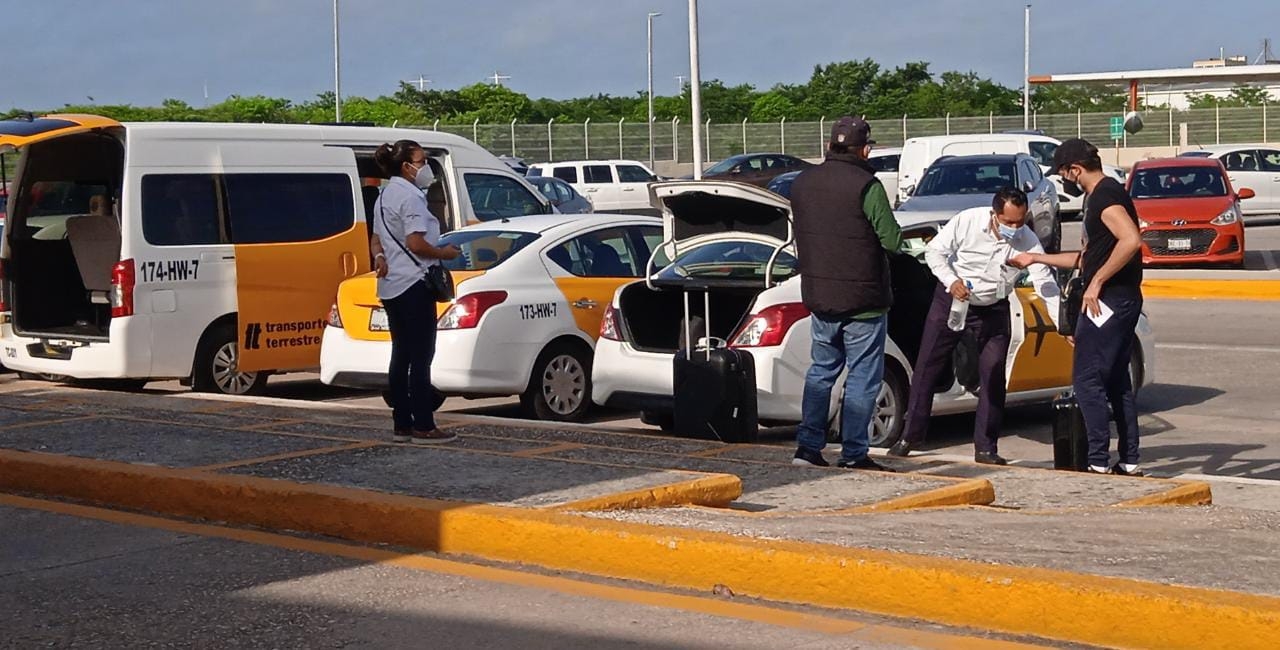 Restricción en aforo vehicular afectará a taxistas del aeropuerto de Campeche