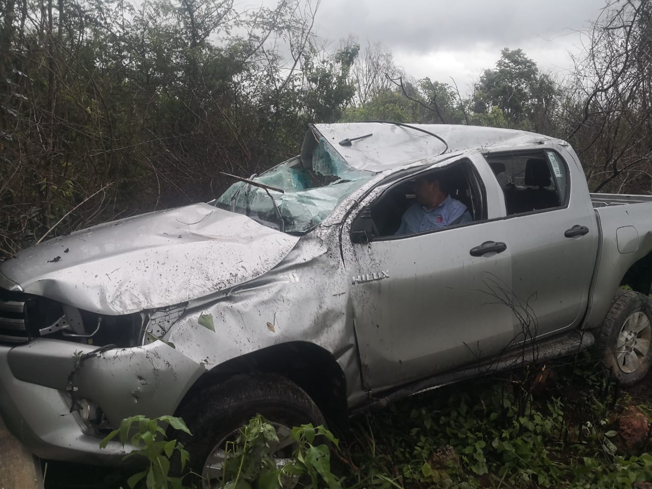 Tras dar muchas volcaduras el conductor terminó con lesiones menores