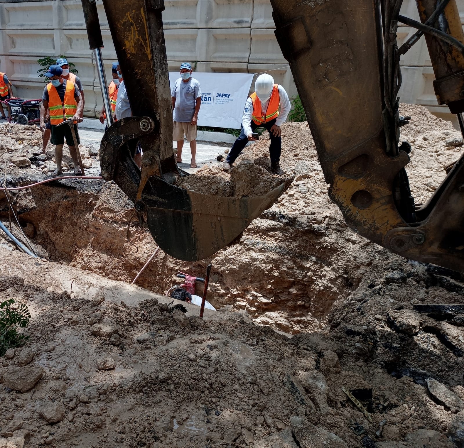 Obreros de la Japay trabajaron por 12 horas para reparar la fuga