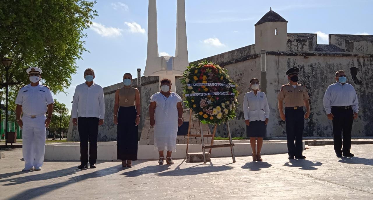 En la Plaza de la Republica de San Francisco de Campeche