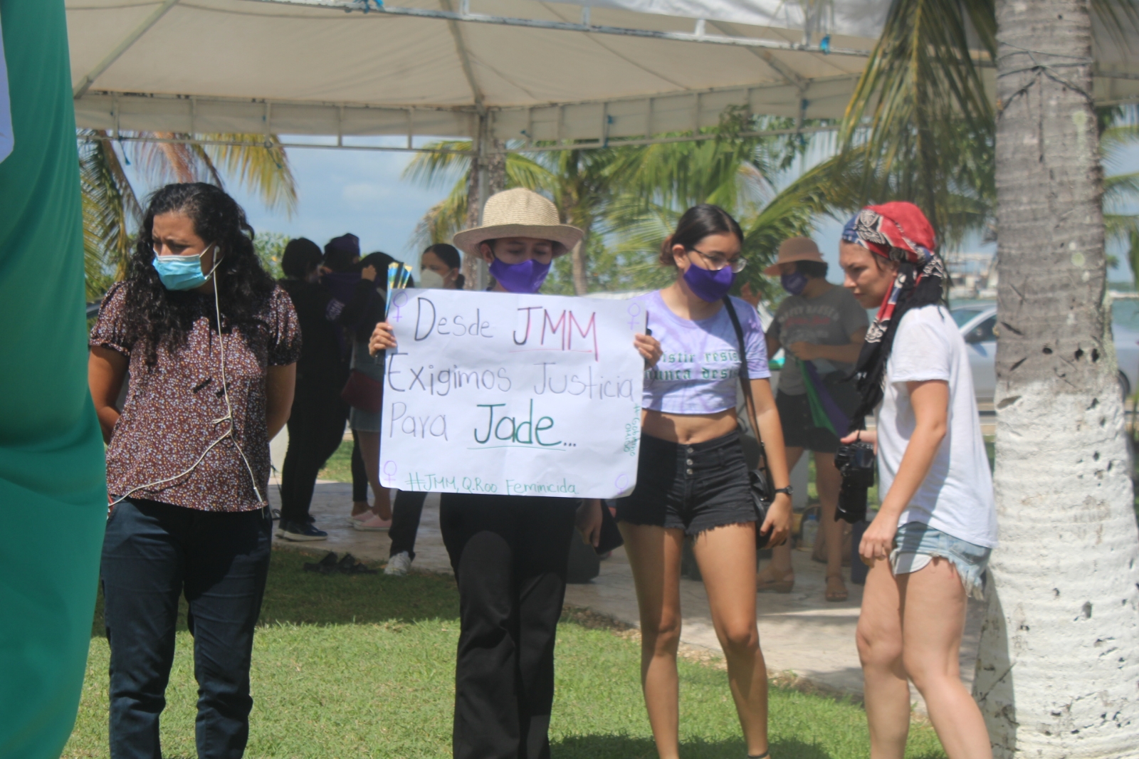 Feministas exigen a Carlos Joaquín castigar corrupción de menores en Quintana Roo