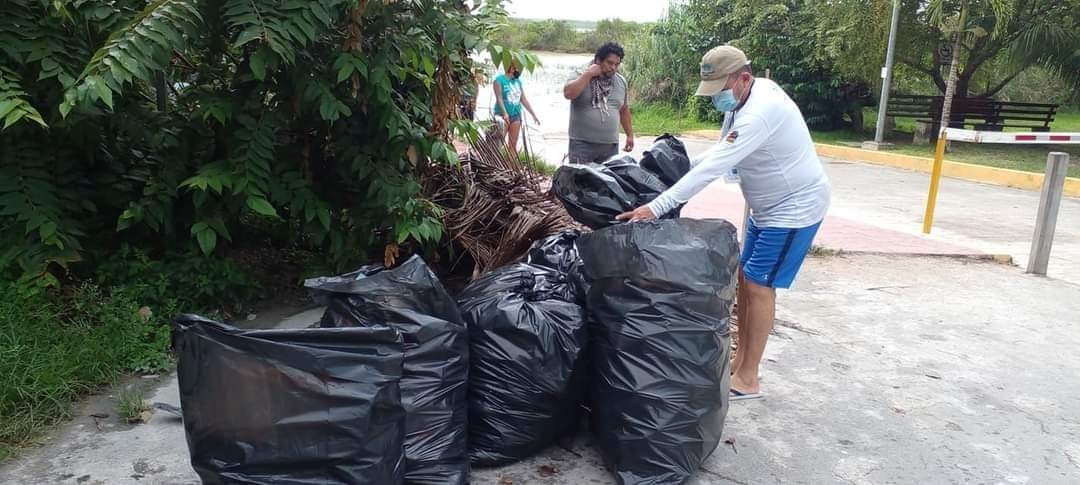 Recolectan cerca de 200 kilos de basura de la Laguna de Bacalar