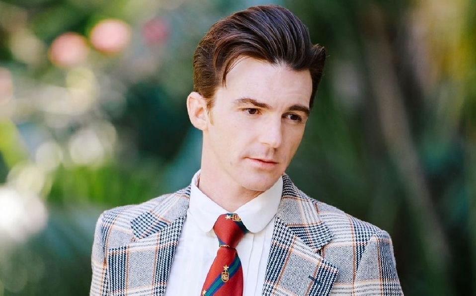 Drake Bell  fue captado junto a Janet Von Schmeling y un bebé en Disneyland