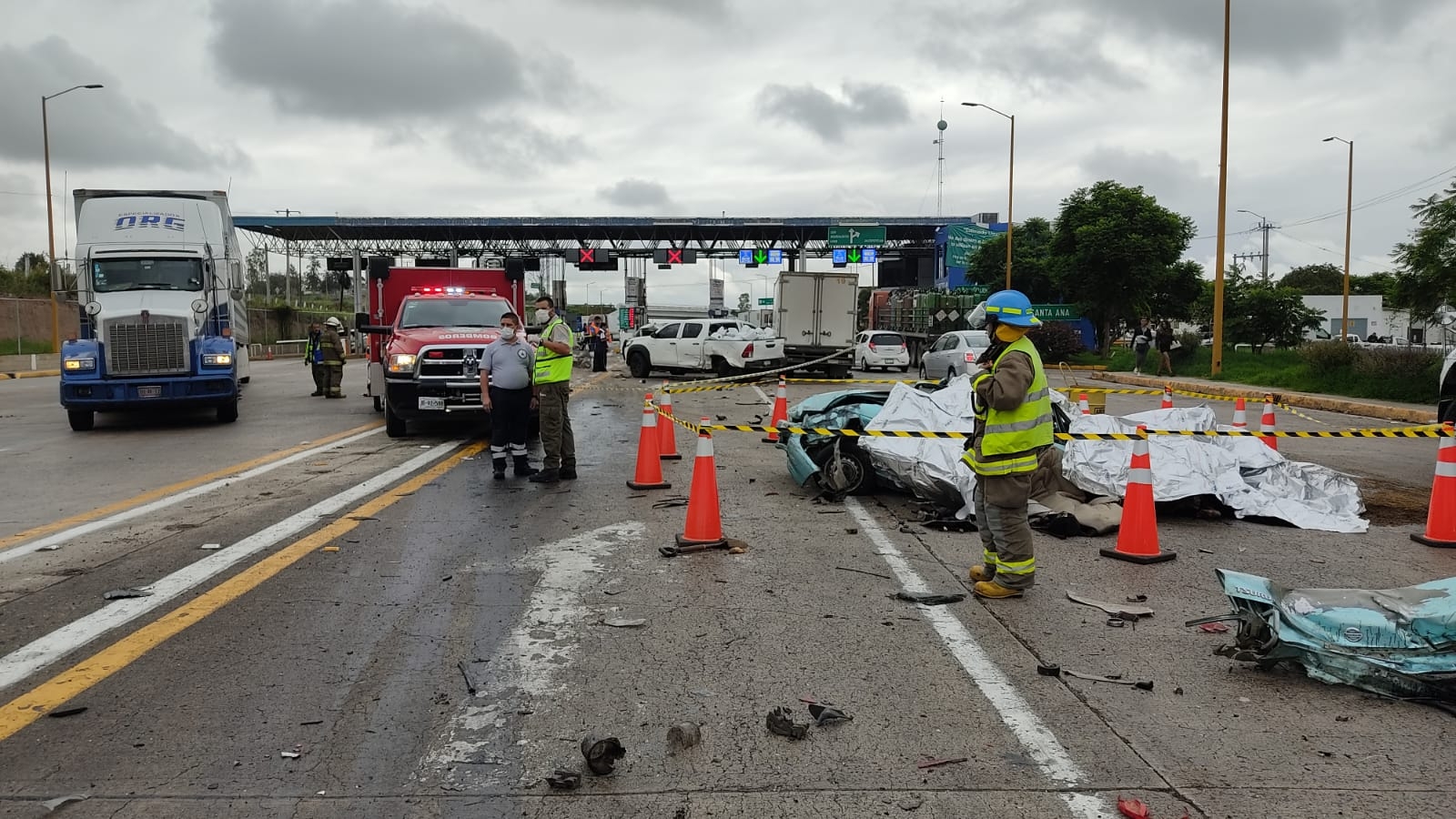 El auto quedó destruido al momento del impacto