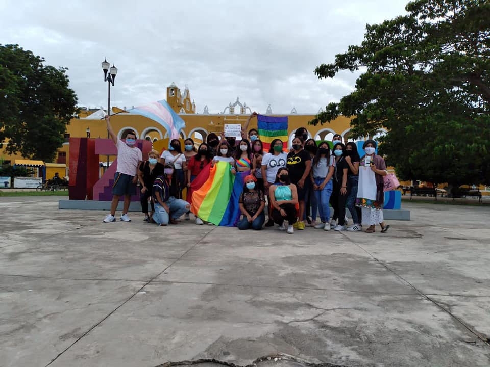 Realizan primera marcha del Orgullo LGBT+ en Izamal