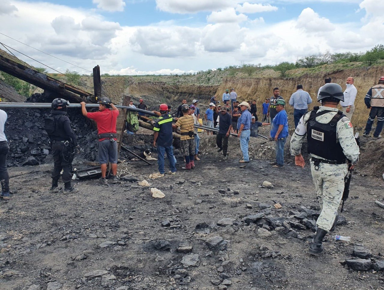 Guardia Nacional ayuda en las labores de rescate de los mineros
