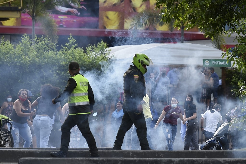 Enfrentamiento en  Cali, Colombia, deja dos civiles muertos y un policía baleado