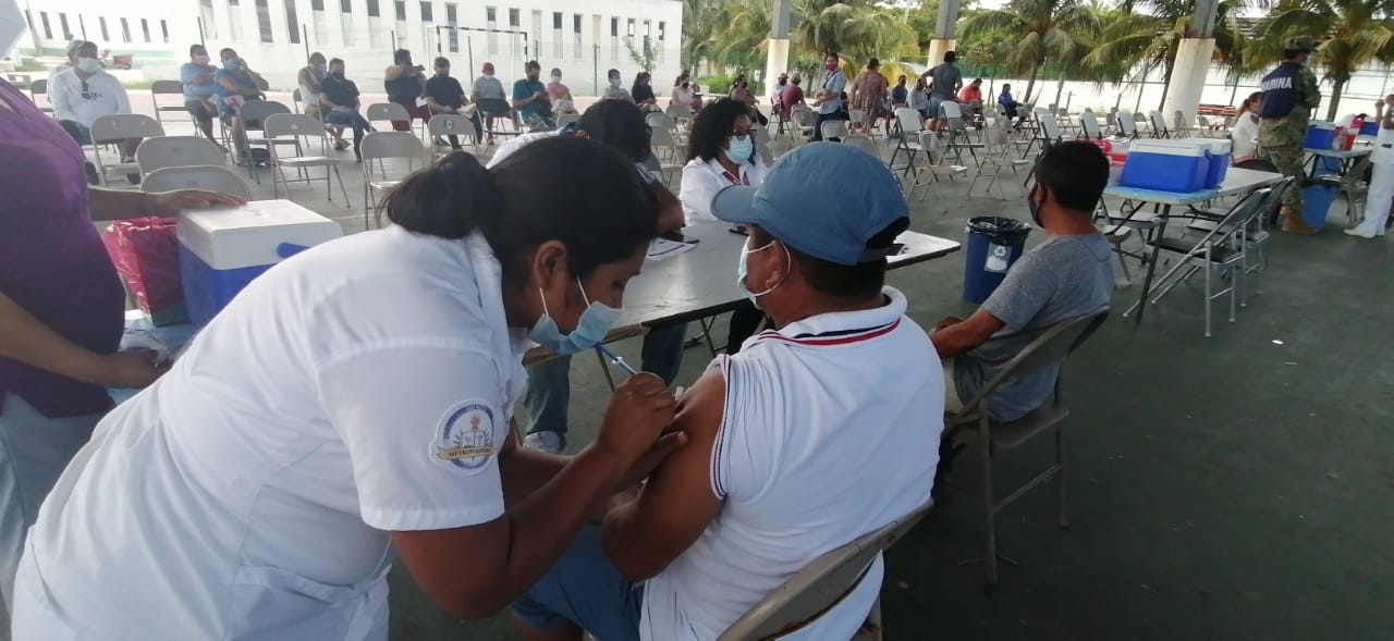 El domo Bicentenario abrió sus puertas desde las 8:00 horas.