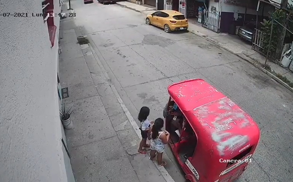 Captan a hombre manoseando a dos niñas en Villahermosa, Tabasco: VIDEO